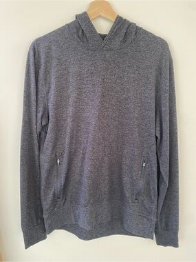 Vuori Ponto Performance pullover hoodie in a dark heather charcoal Size Medium